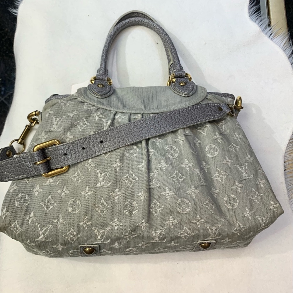 Louis Vuitton Gray Denim Bag the real color it is light grey not yellow.